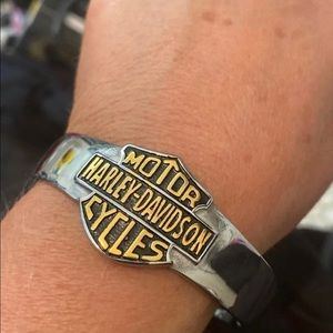 - Limited! New Style HD Womens Bracelet